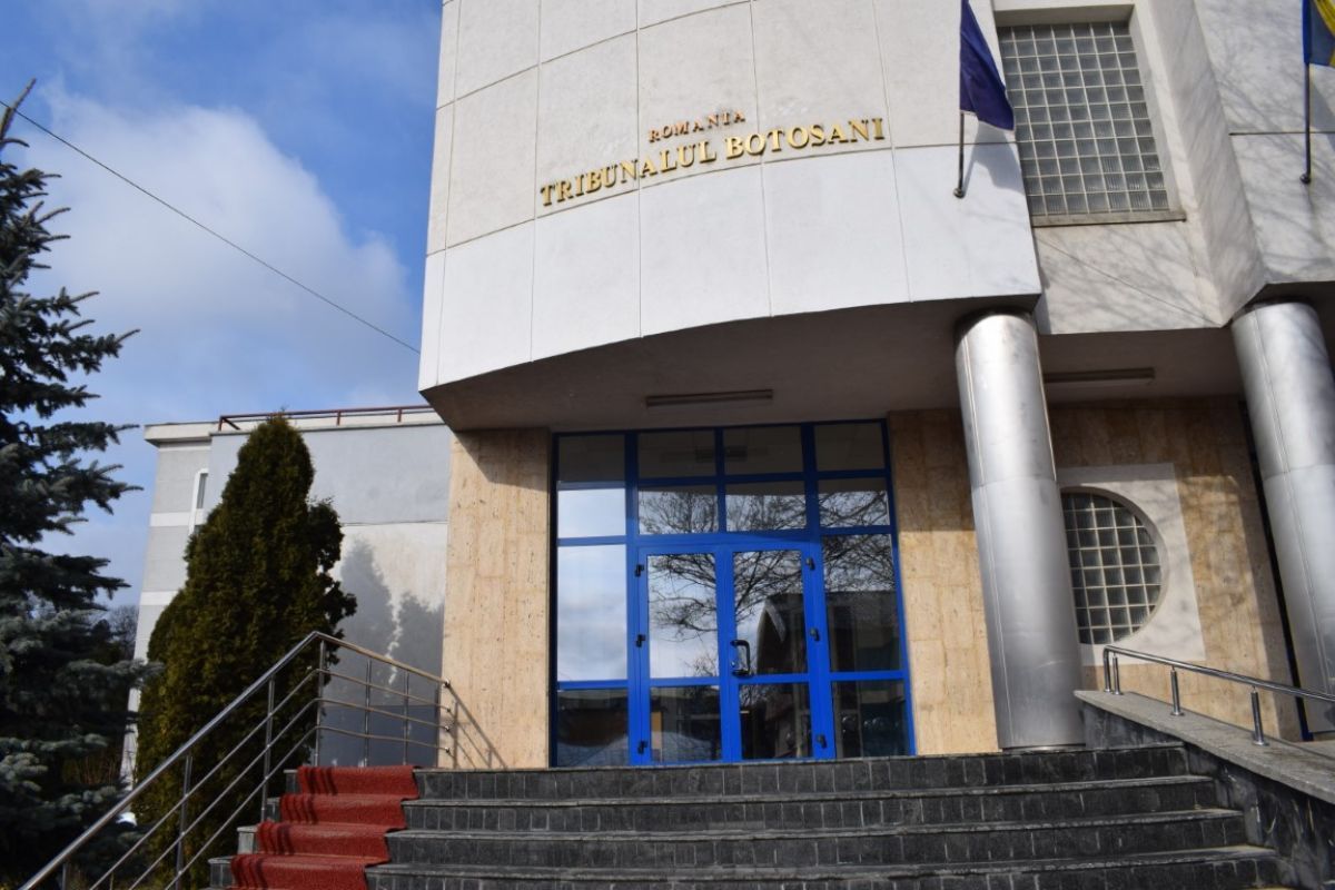 PROTESTE la Tribunalul Botoșani în fiecare zi, din cauza eliminării pensiilor de serviciu