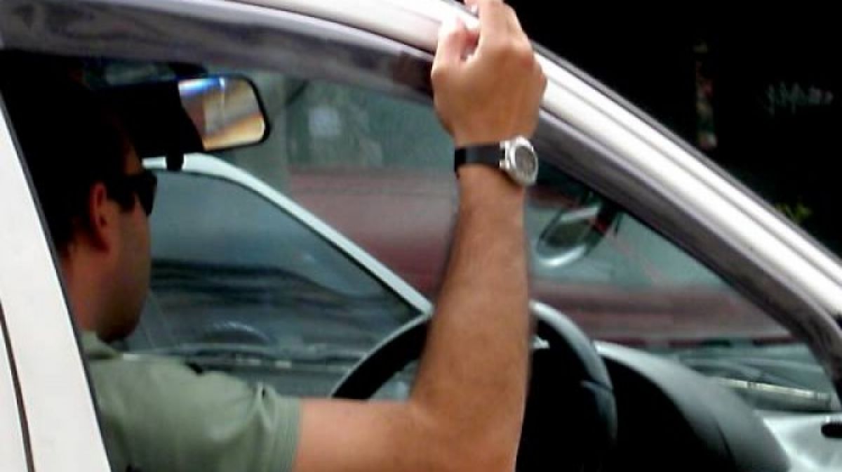 Un prost obicei al șoferilor va avea de acum leac USTURĂTOR: Atenție mare la aceste reguli noi