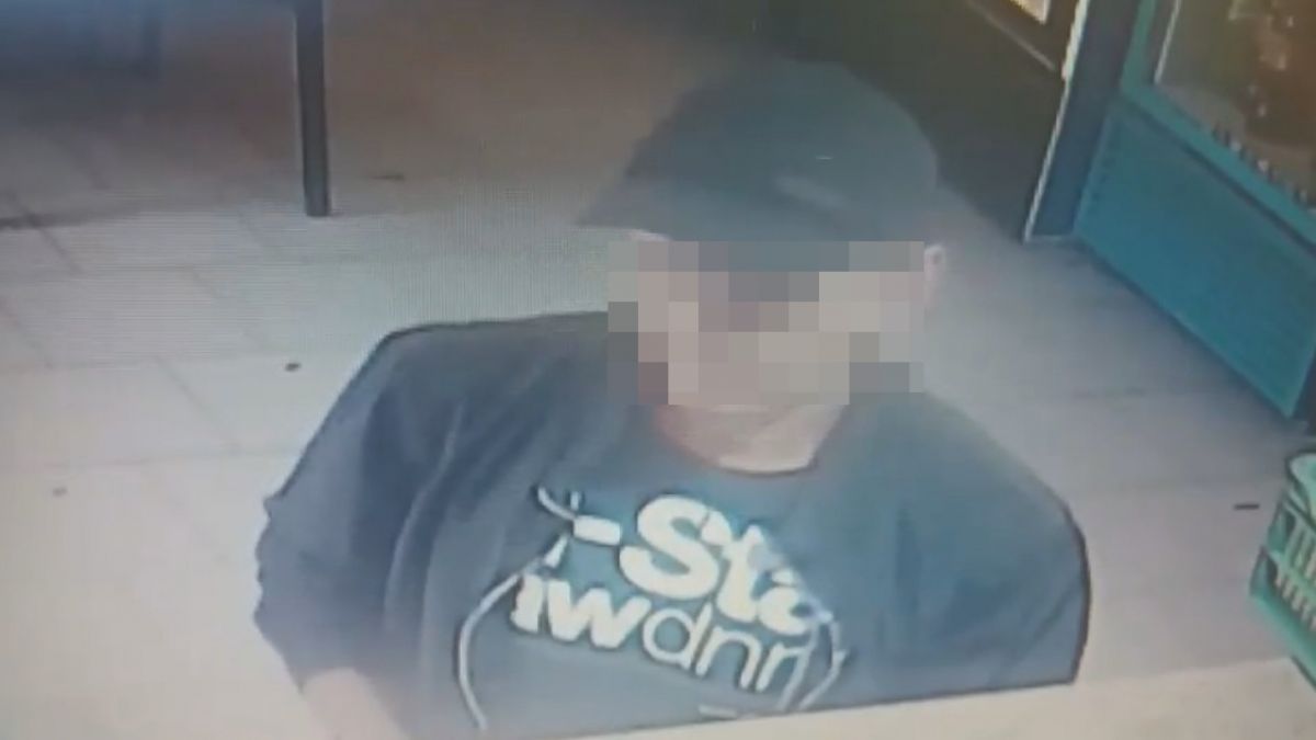 Un botoșănean care voia să muște oameni pus la pământ lângă piscina de la Cornișa