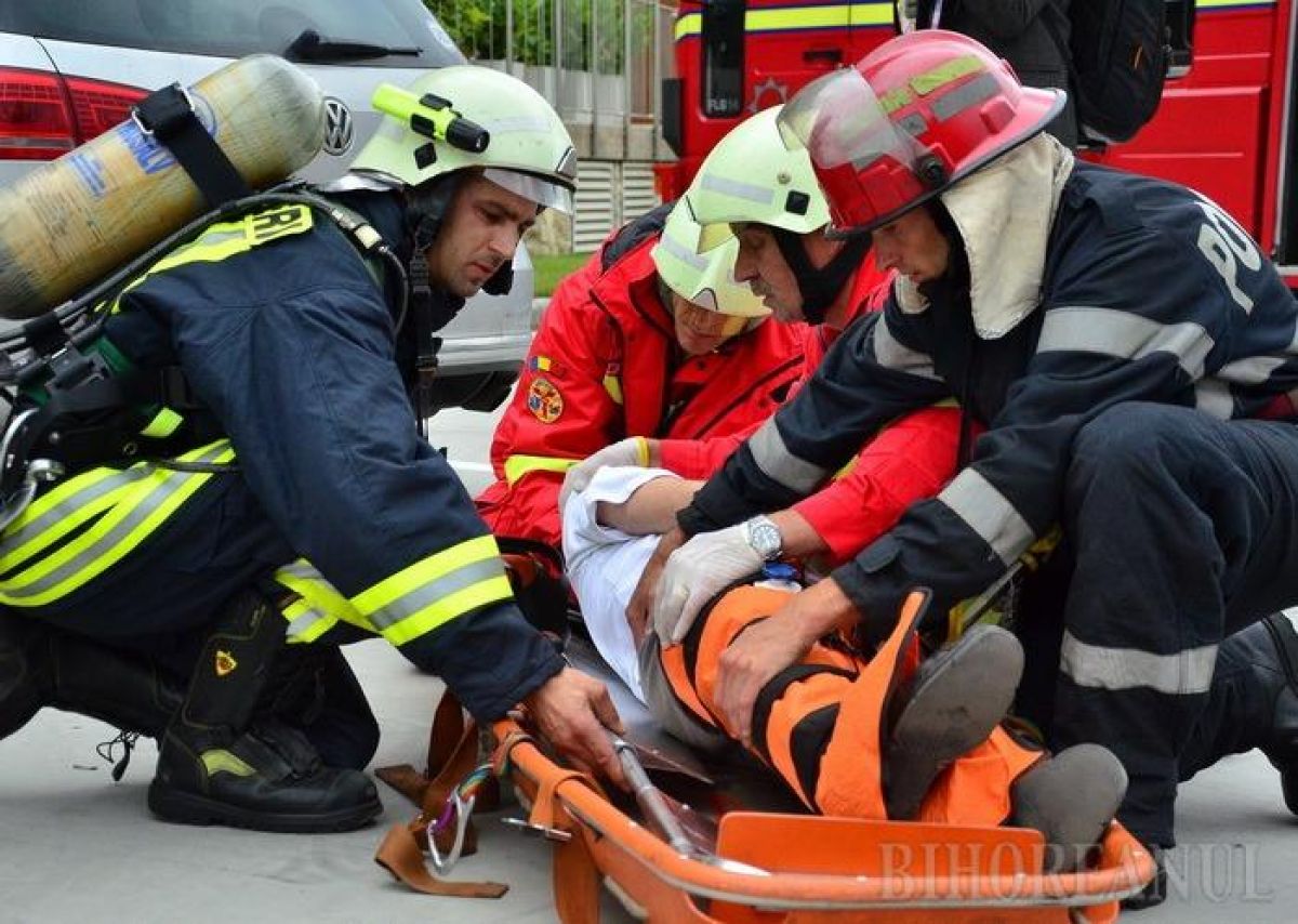 ASTĂZI LA BOTOȘANI: Bărbat MORT în chinuri groaznice, scos pe brațe de vecini