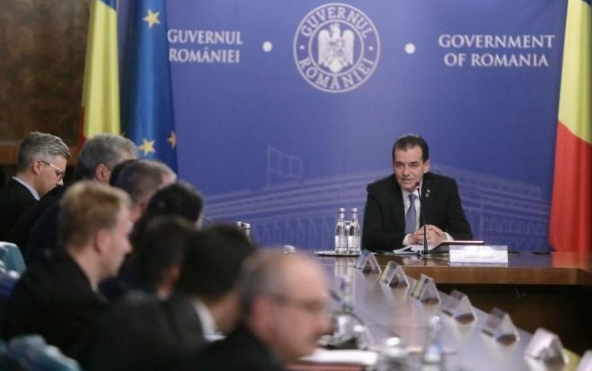 Guvernul face economii cu oamenii pe care îi dă afară: CINE sunt cei care vor rămâne fără locuri de muncă