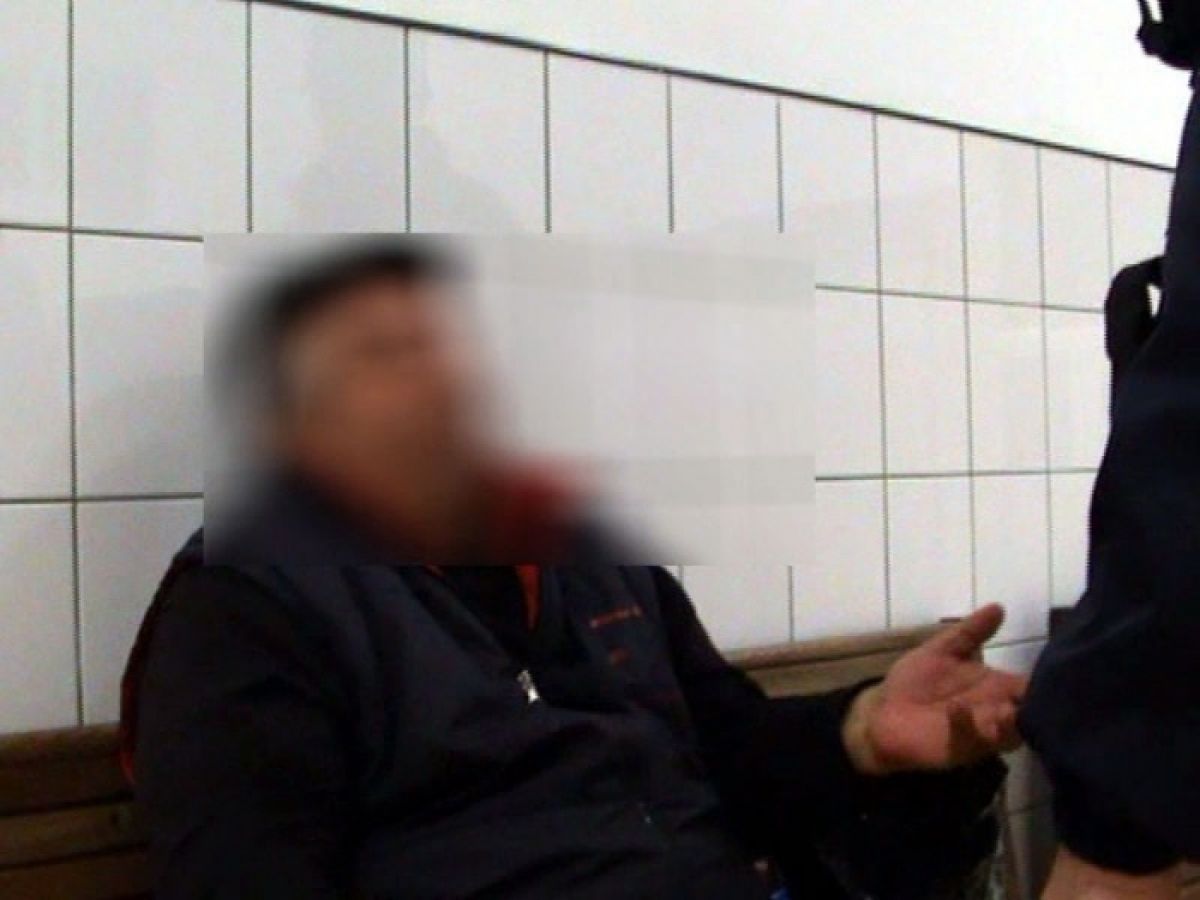 Scandal la Centrul de noapte, bărbat agresiv scos în stradă