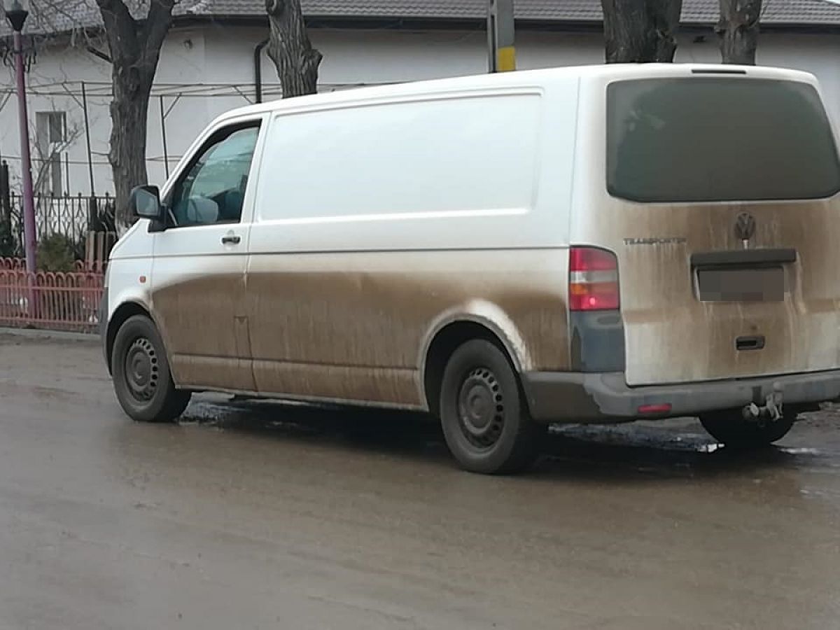 S-a dat alarma la Botoșani: Polițiștii botoșănenii pe urmele „unui inspector fals” cu o dubă albă