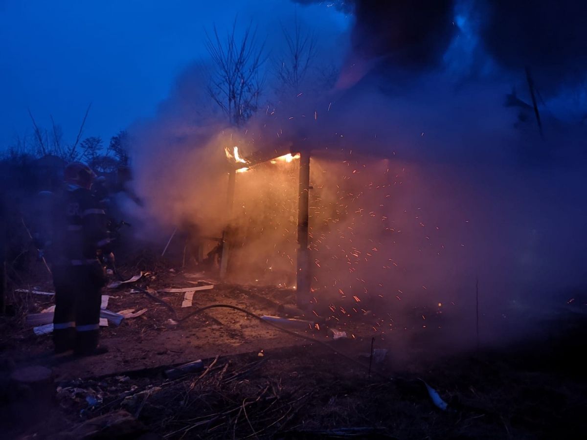 Săptămână de FOC pentru pompierii botoșăneni: Pagubele materiale au ajuns la un milion de lei, un bărbat și-a pierdut viața