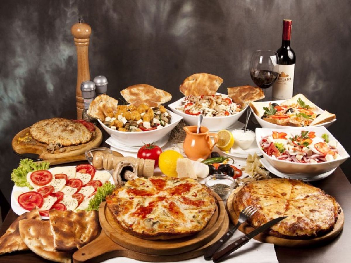 Tinerii romi din Botoșani se lansează în afaceri, de la pizzerie la IT