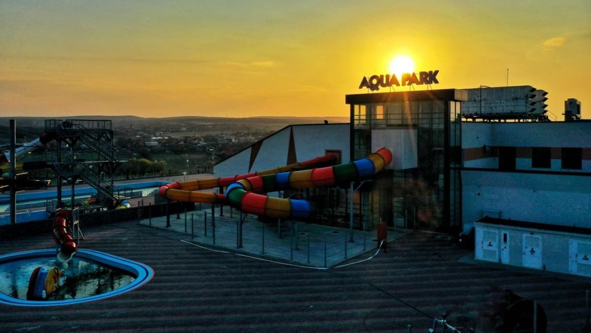 Trei luni până în vară, iar la Cornișa afaceriștii și-au scos la vânzare restaurantele neconstruite, unul singur adulmecă potențialul