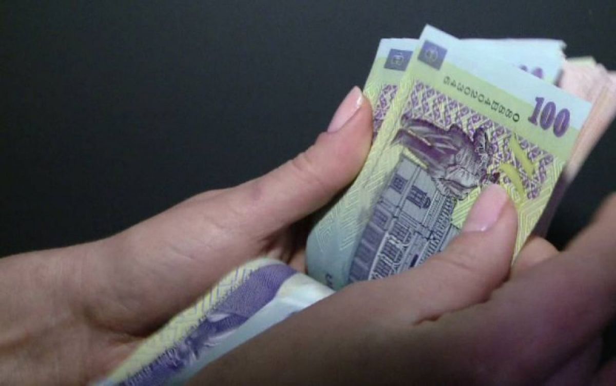 VEȘTI pentru acești angajați: Veți încasa banii peste șase luni