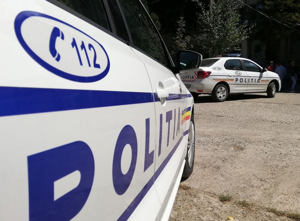 ALERTĂ: A dispărut o fată de 17 ani îmbrăcată în rochie neagră - FOTO