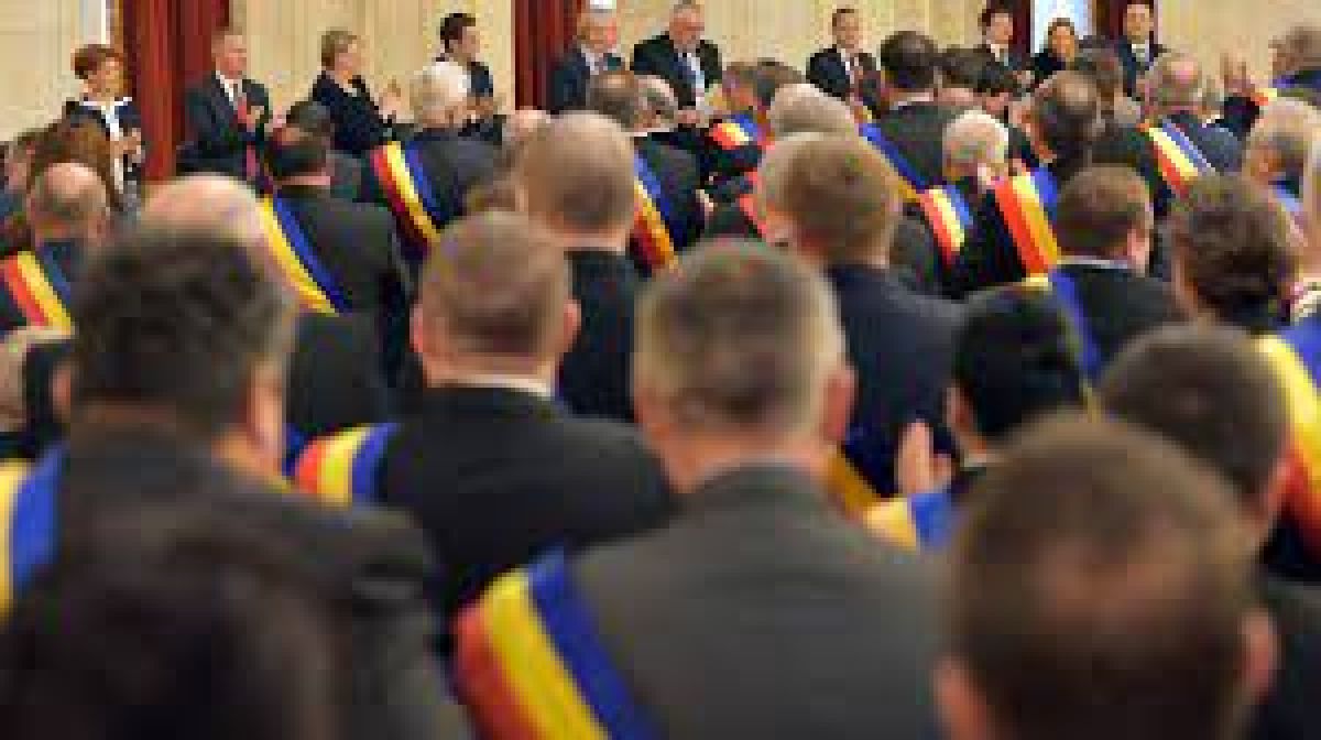 Nu mai mult de trei mandate pentru primari, consilieri locali sau județeni, CINE propune