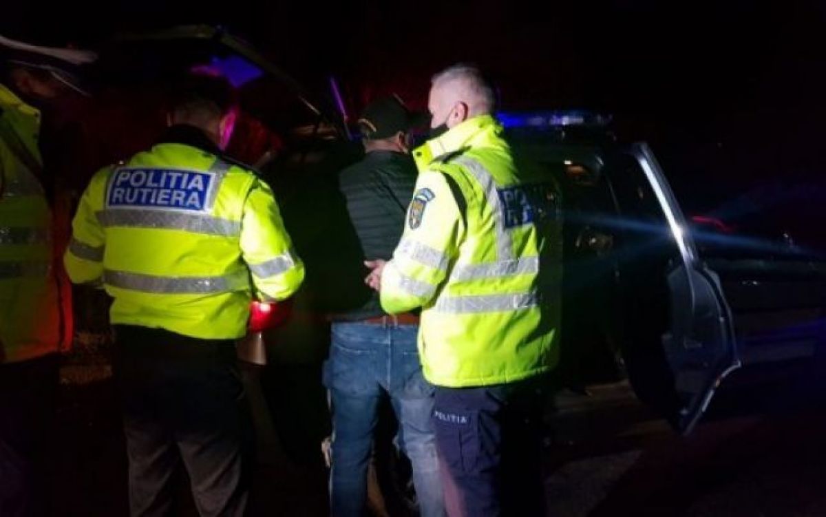 Botoșănean încătușat de două ori, după ce a făcut circ în trafic și la UPU