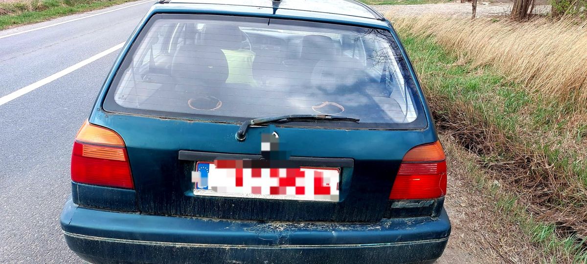 Polițiștii au rămas blocați: Mașină condusă de un botoșănean de 91 de ani, nu avea nici permis