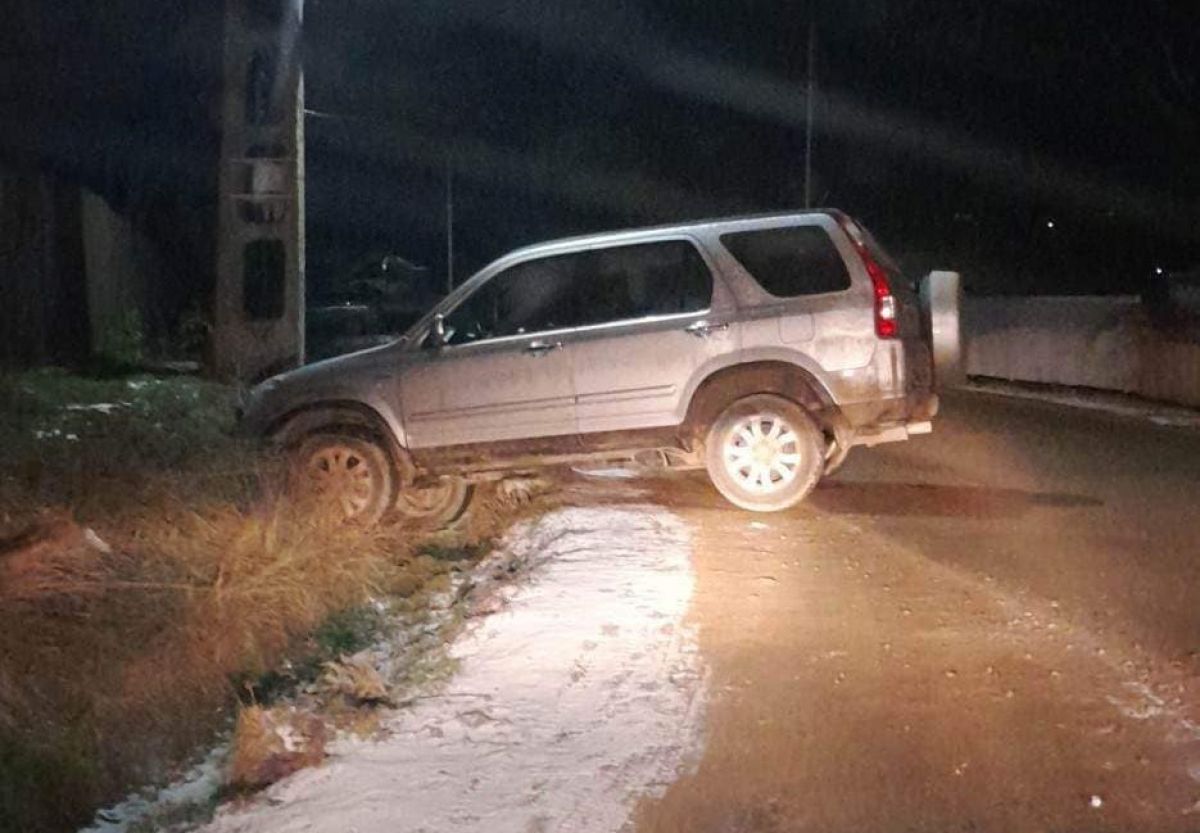  Șofer ajuns cu mașina în șanț, polițiștii au avut parte de o surpriză