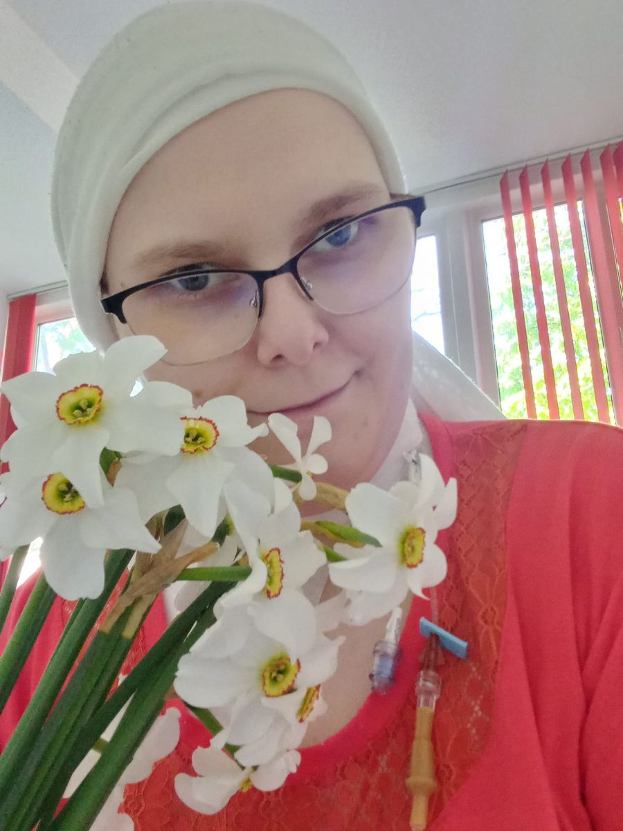 APELUL unei artiste din Botoșani aflată de 70 de zile pe un pat de spital: Vă rog din suflet să donaţi sânge!