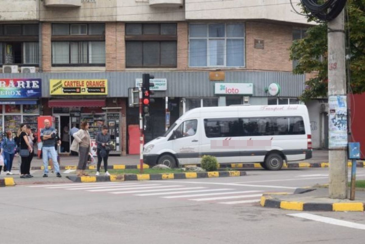 Botoșănenii nu vor mai aștepta autobuzele Eltransului, în ploaie