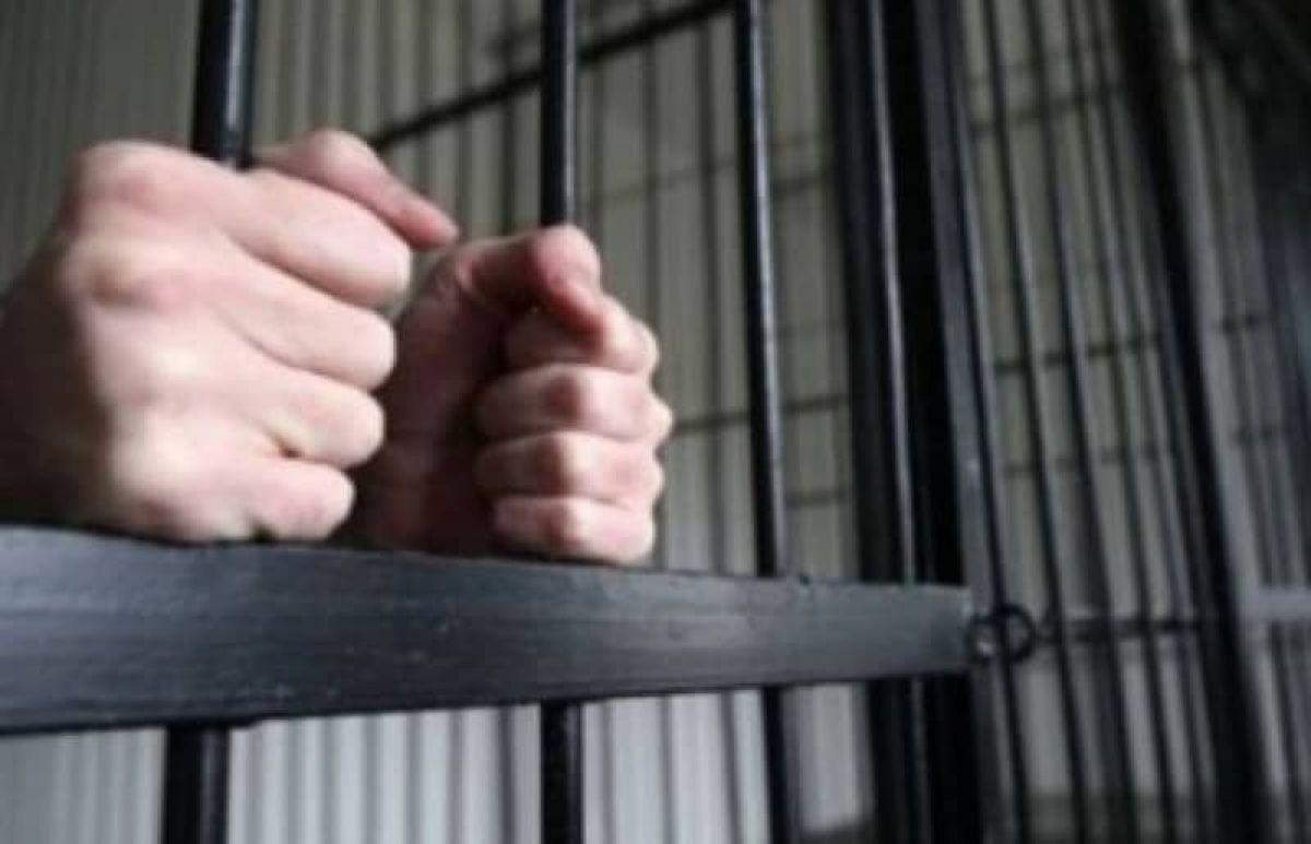 Botoșănean PERICULOS ridicat de acasă și băgat după gratii