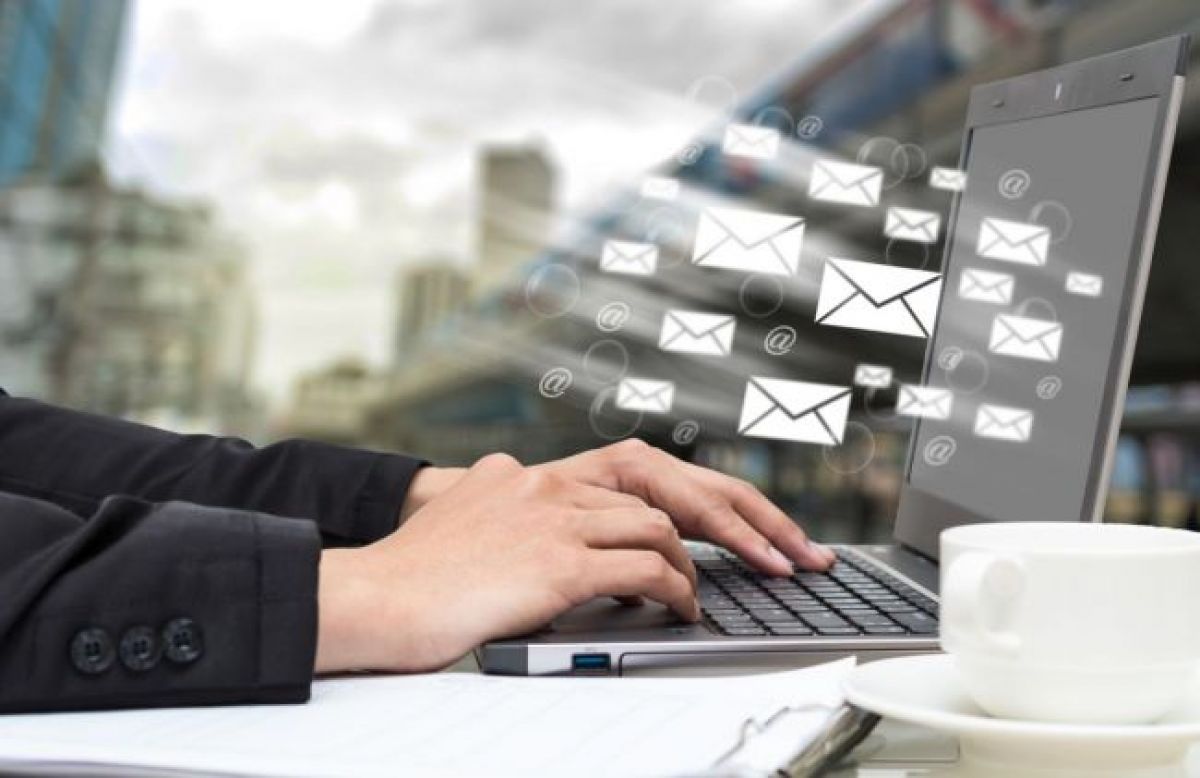 „Nu am putut livra pachetul!” Înșelăciune semnalată de Poliție cu mail-uri SUSPECTE