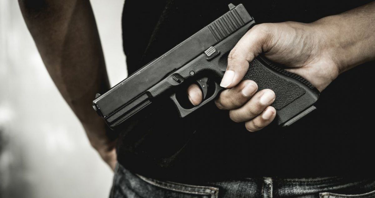 Botoșăneanul și-a împușcat soția cu o armă ÎMPRUMUTATĂ: Proprietarul pistolului, reținut de Poliție