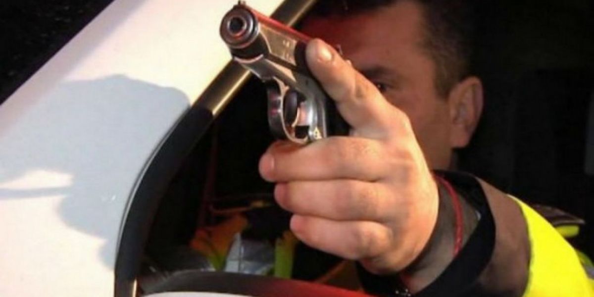 URMĂRIRE ca în filme spre dimineață: Un botoșănean mort de beat a fost oprit de Poliție cu focuri de armă