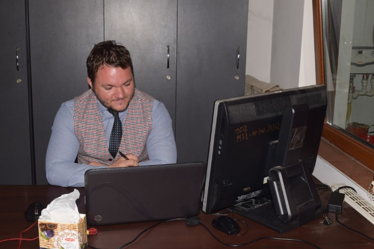 Se cere suspendarea din PSD a tânărului cercetat penal de DNA pentru șantaj la firme private