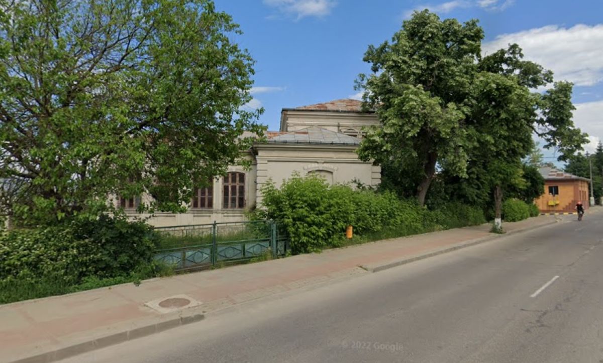 Școală din municipiu la un pas de demolare: Vreau să salvez această clădire