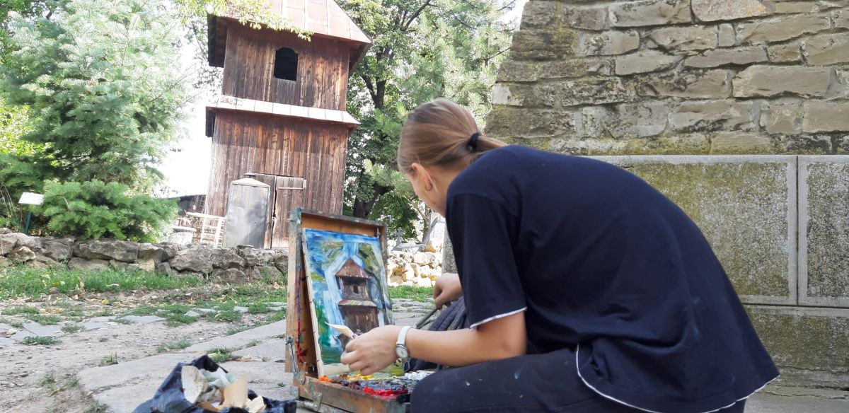 Tabăra de arte vizuale la Ipotești: De la textul liric la imagine. Poeți contemporani cu Eminescu