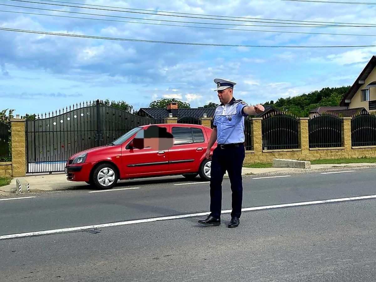 Ieșean extras de la volan de Poliția Botoșani și dus de urgență la spital
