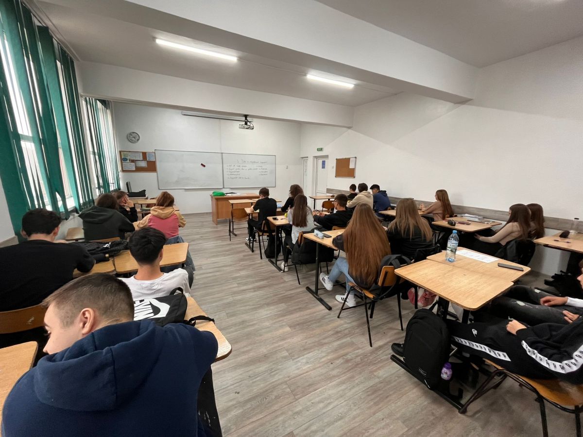 Specialiștii Antidrog de la Botoșani au discutat cu elevii de la Colegiul Economic