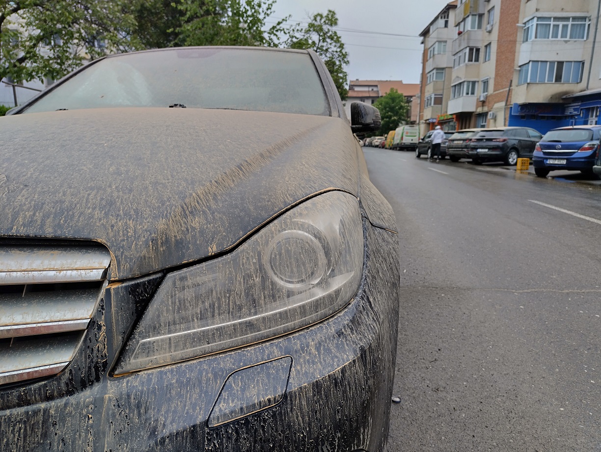 Un val de praf saharian ajunge în România: Ce trebuie să știe botoșănenii