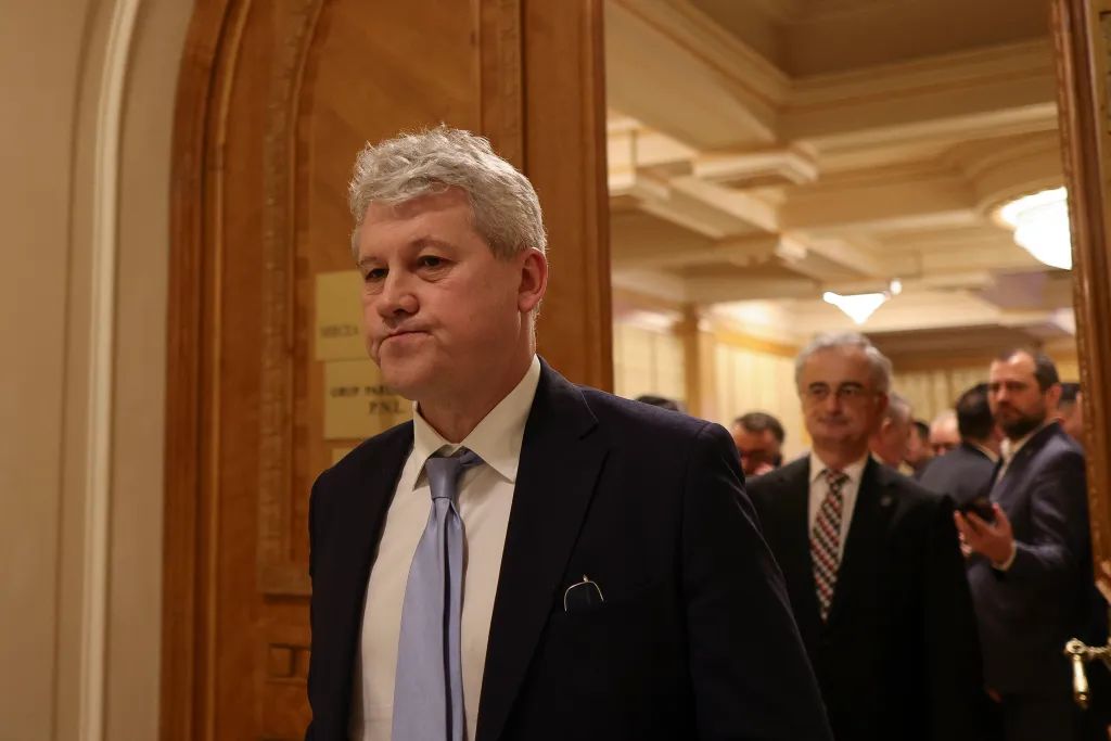 PNL, în opoziție: Decizie unanimă, dar cu plecări din sală. „Facțiunea Predoiu” a refuzat votul