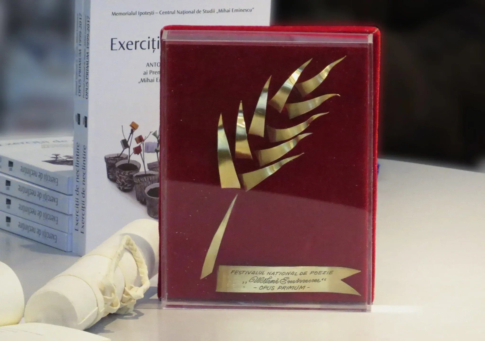 poeti intrati in cursa pentru premiul eminescu