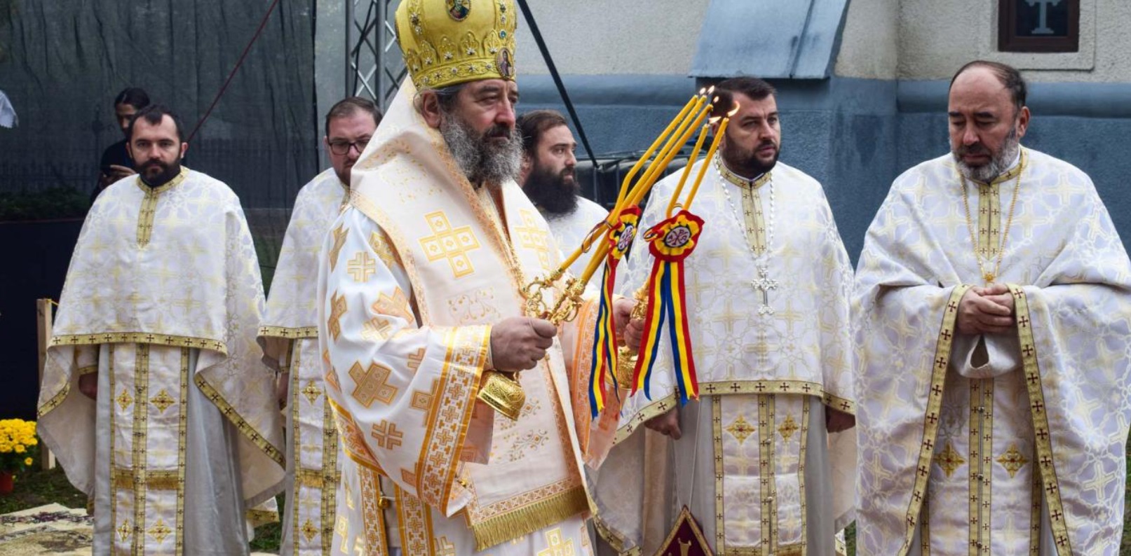 Sfințire de casă socială într-o parohie din județ: Preot hirotesit iconom stavrofor de PS Nichifor Botoșăneanul