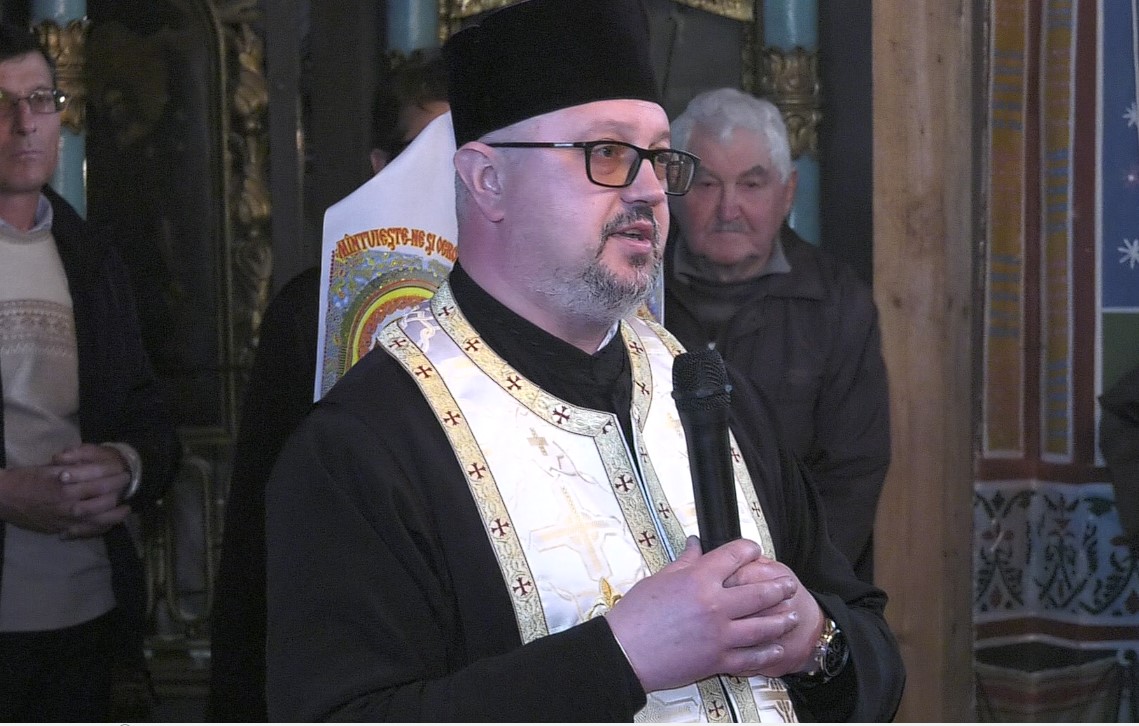 Momente emoționate pentru un preot din Botoșani în biserica unde slujește de peste două decenii 