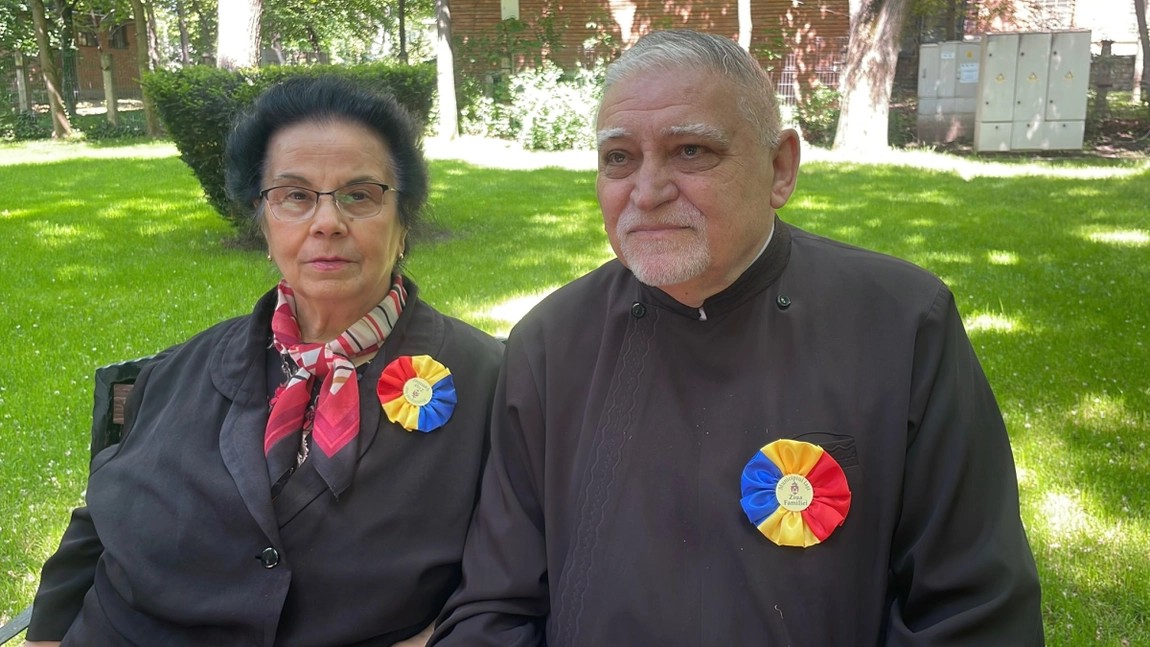 A făcut Teologia la 51 de ani și a slujit fără salariu într-un sat din Botoșani: Povestea impresionantă a unui preot premiat pentru „nunta de aur”