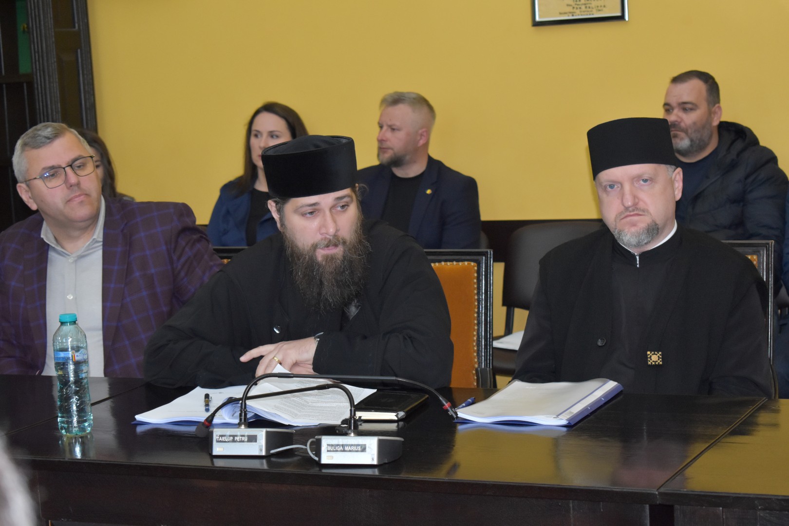 preotii au venit la dezbaterea pe salile de jocuri