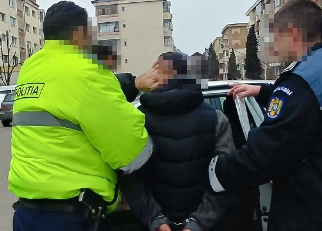 Hoț de cosmetice și biciclete REȚINUT de polițiștii botoșăneni