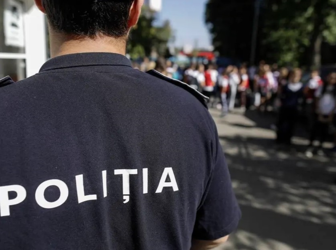 Polițiștii botoșăneni, activități derulate pe diferite teme cu elevii unui liceu din municipiu