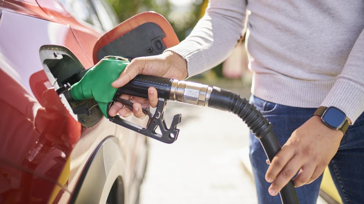 CÂT este prețul carburantului astăzi și unde se găsește cea mai ieftină benzină