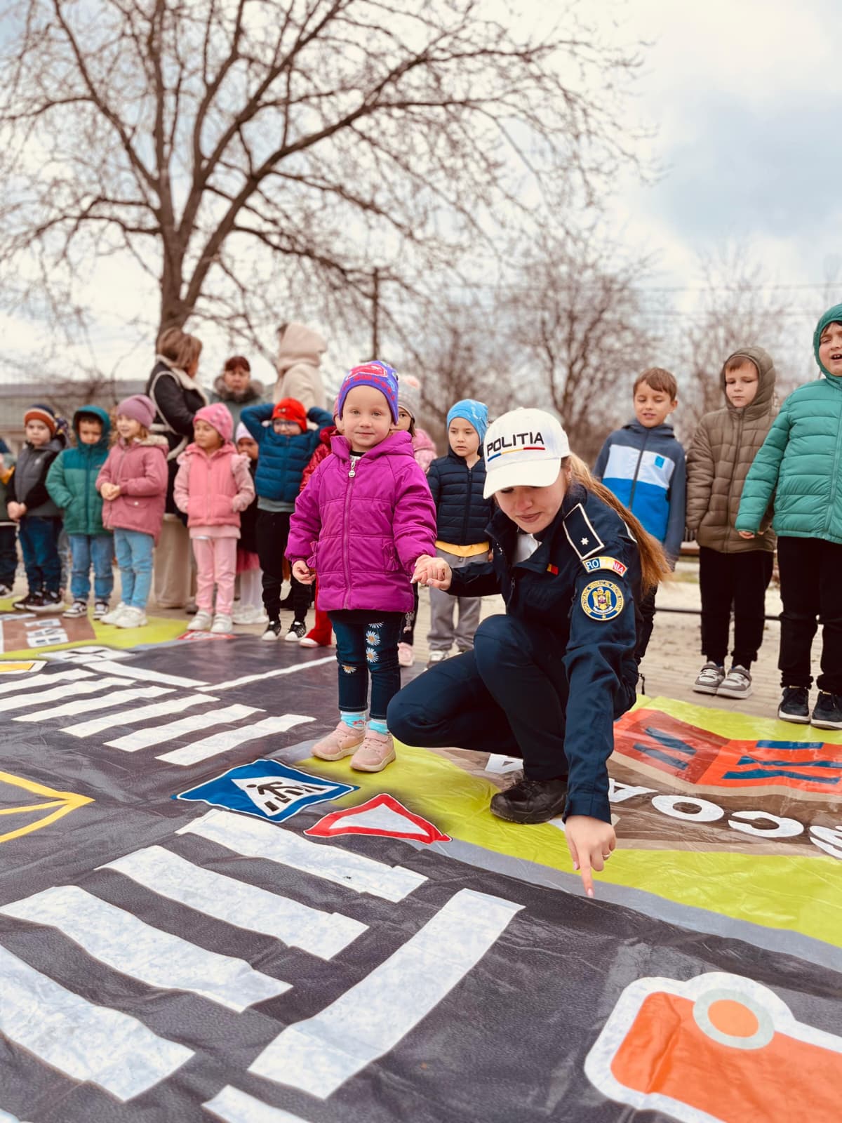 politistii s-au jucat cu elevii