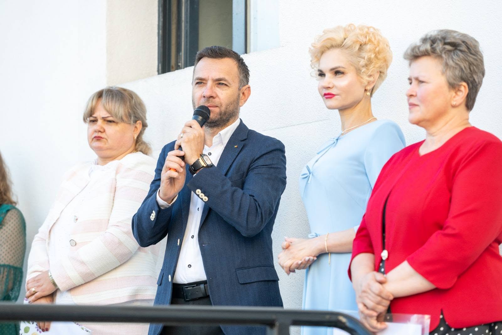 primarul Cosmin Andrei la deschiderea scolii