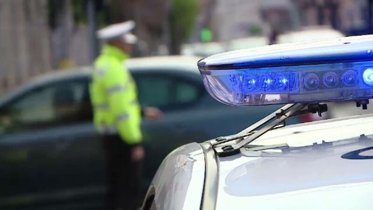 Tânăr cu surprize la control: Polițiștii l-au prins în trafic