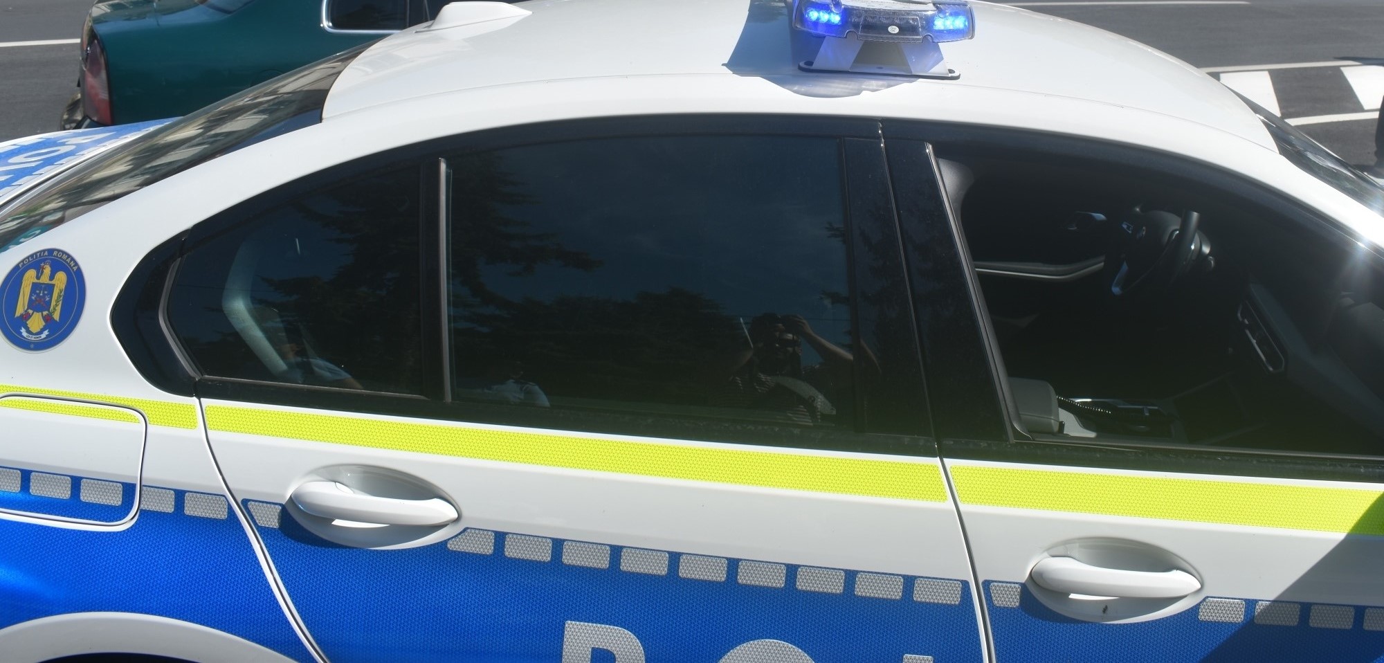 Tânăr de 19 oprit de polițiști pe o stradă din Botoșani după o deplasare haotică: CUM a încercat să scape 