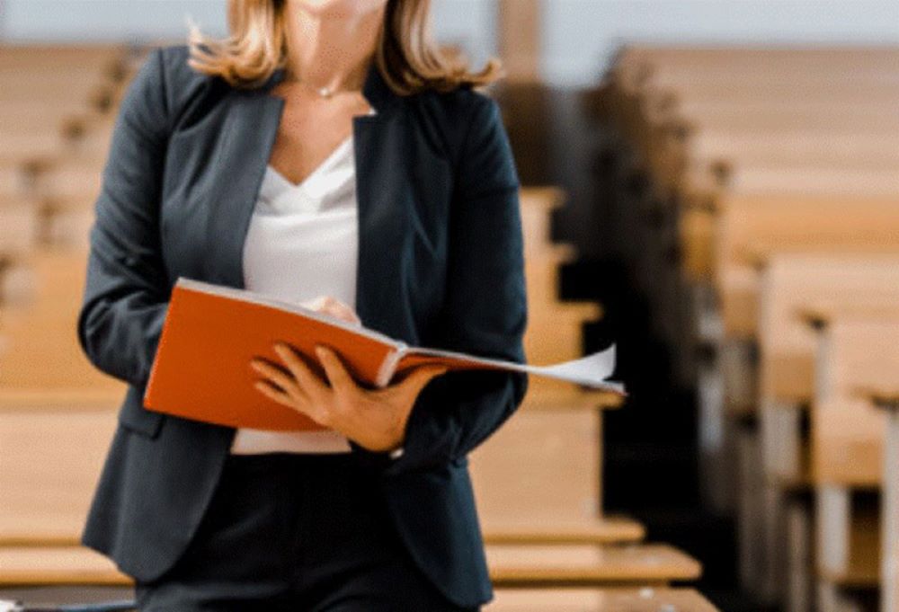 Vouchere de vacanță pentru angajații din școli: Clarificări cerute de la Guvern   