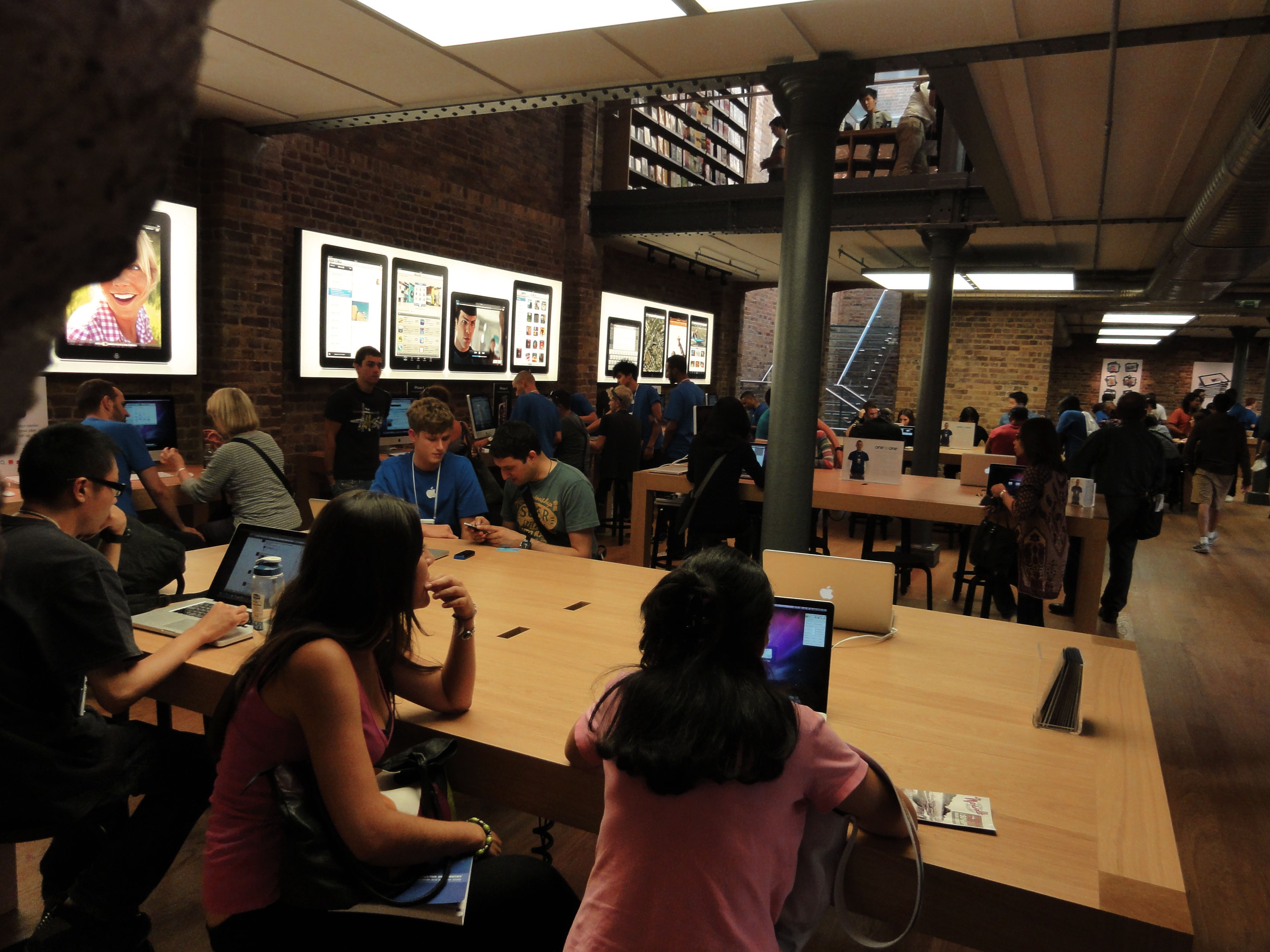 Apple, achiziție rară în Europa Centrală: O companie poloneză de software, cumpărată