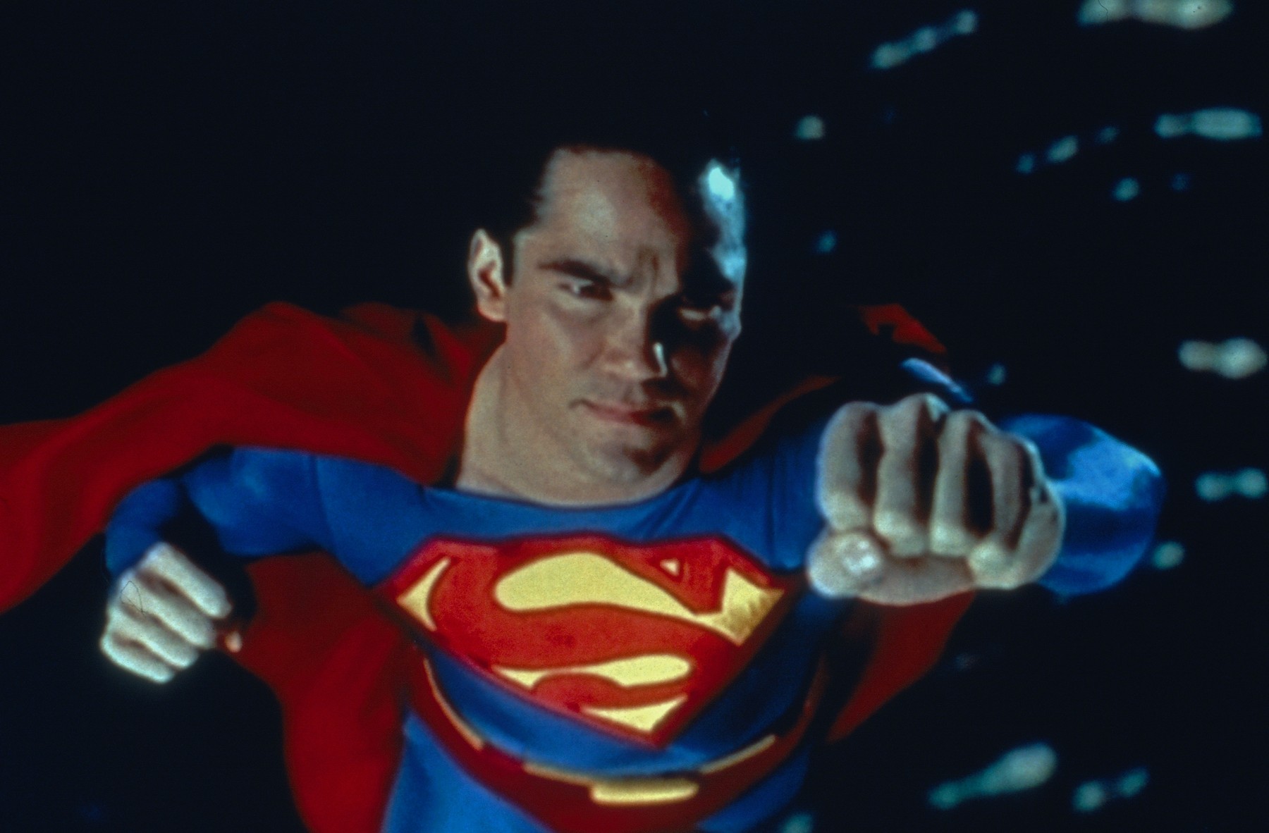 După ce l-a jucat pe Superman, Dean Cain vrea să salveze SUA „urgent” și începe vânătoarea de imigranți. „Sute de mii de criminali”