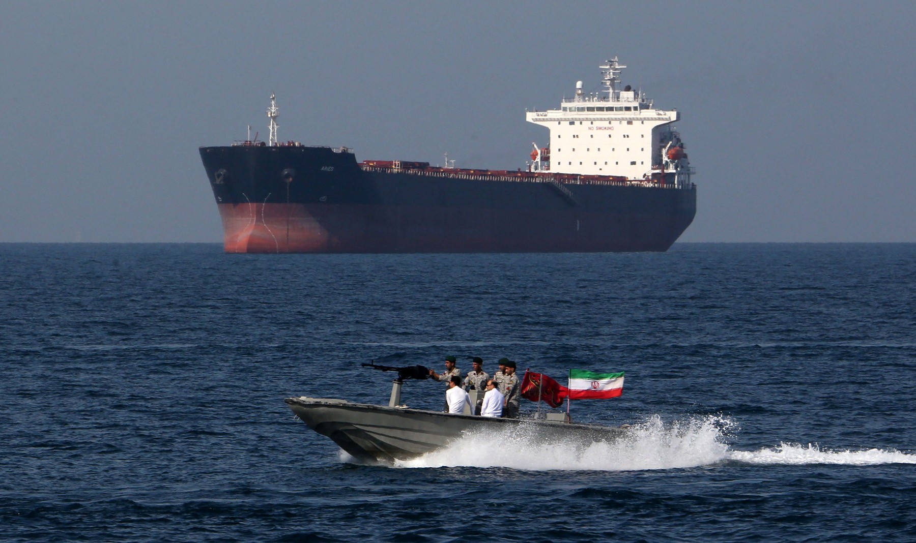 Strâmtoarea Ormuz, redeschisă la 30 de zile după acordul SUA-Iran: Detalii din negocieri