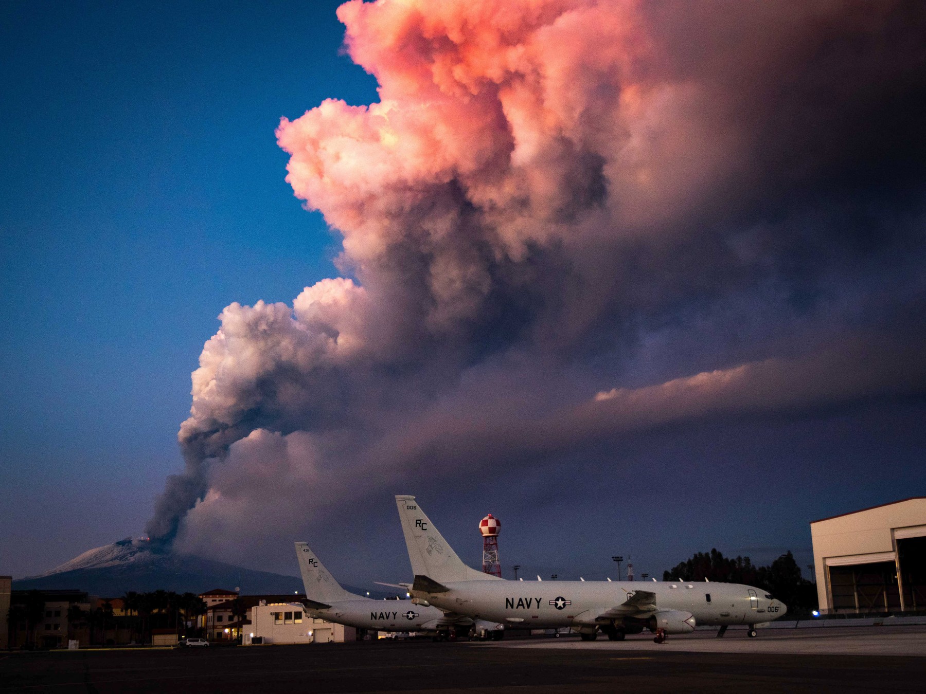 Cel mai mare aeroport din Sicilia suspendă aterizările din cauza erupției muntelui Etna