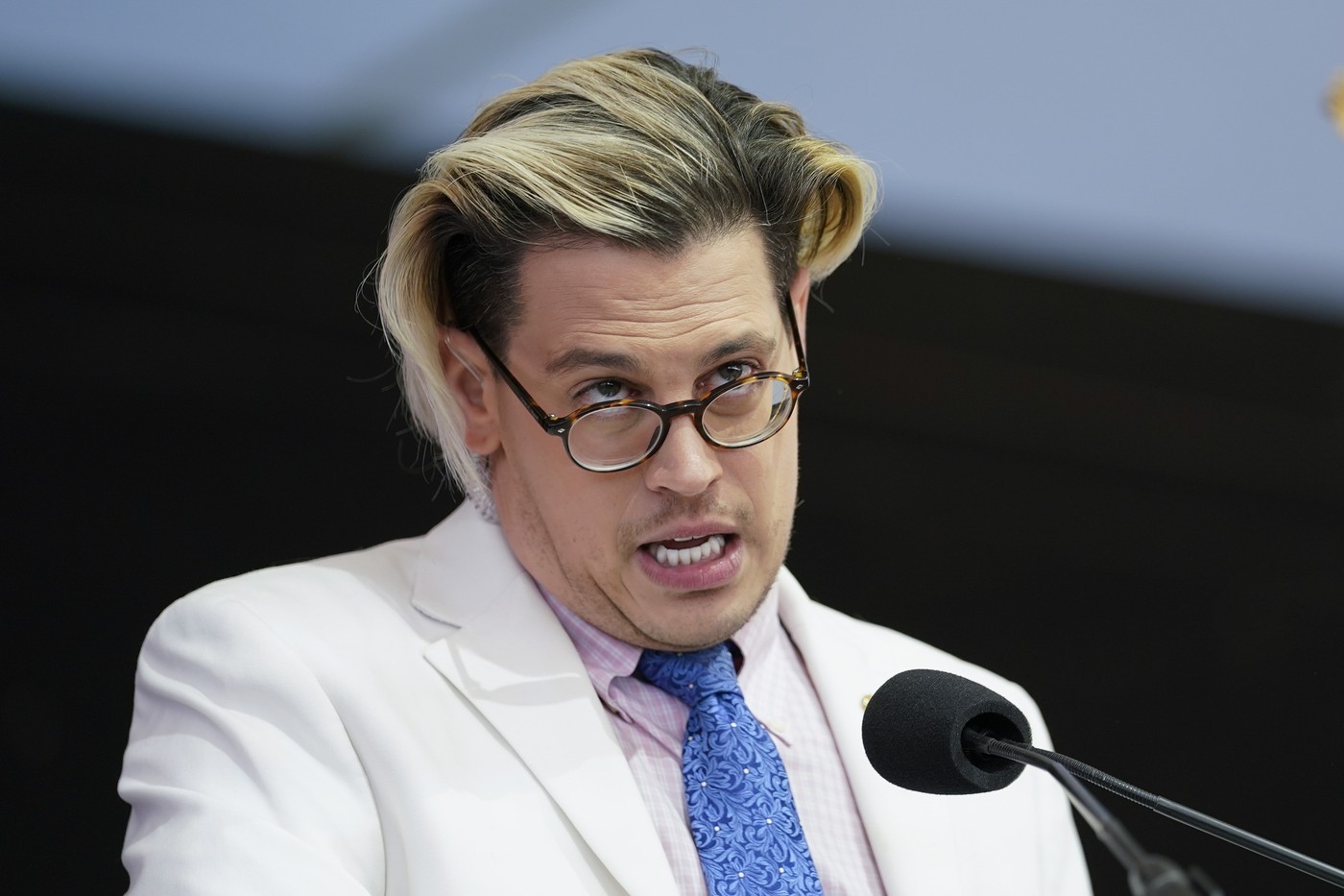 Comentatorul britanic de extremă dreaptă Milo Yiannopoulos, care pleda pentru deportarea sumară a imigranţilor din SUA, a fost reţinut de ICE şi va fi expulzat