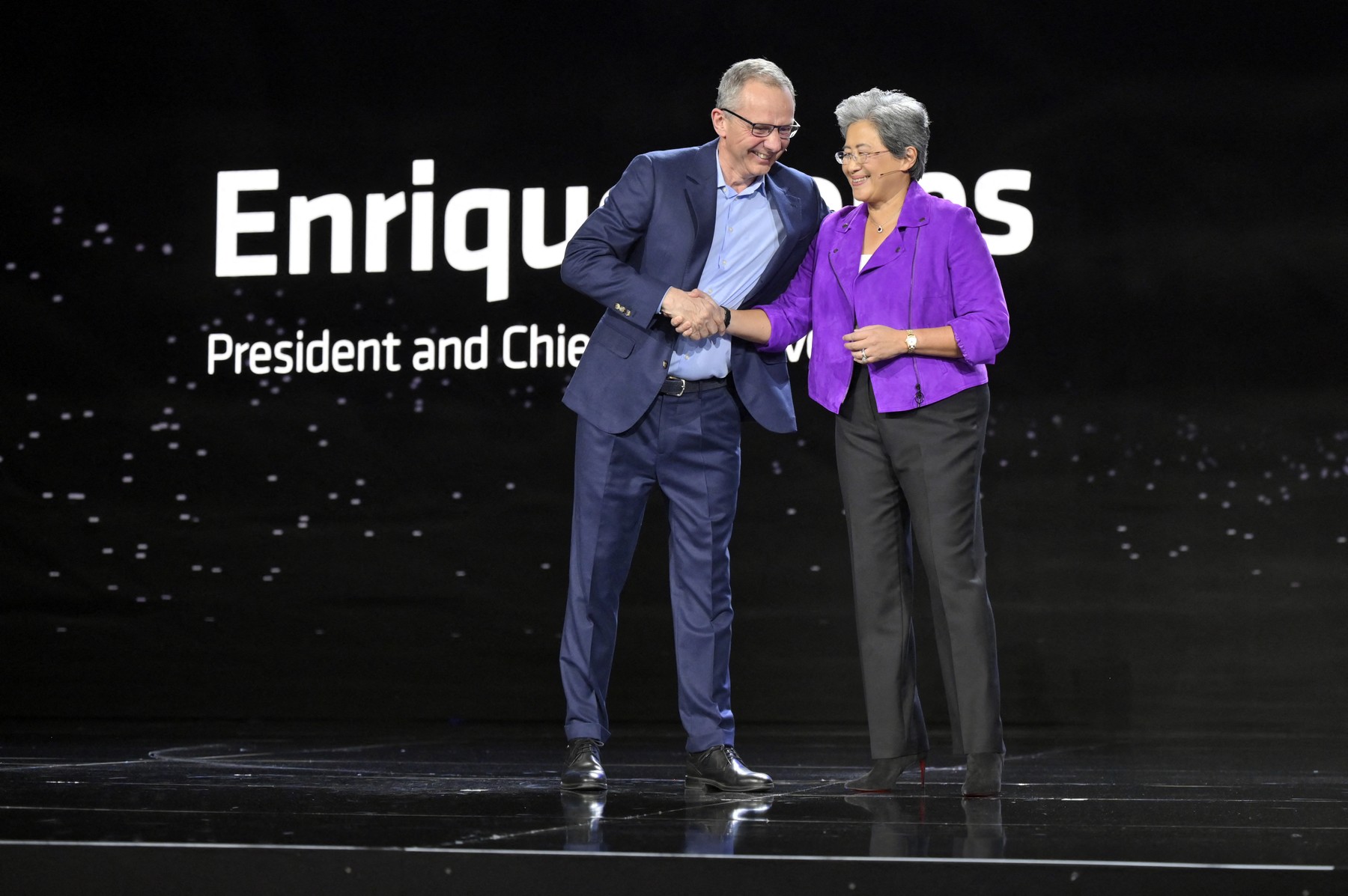 Lovitură DURĂ! Gigantul HP concediază mii de angajați și pariază pe Inteligența Artificială