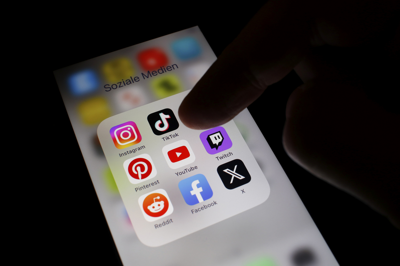 Limitarea accesului copiilor la rețelele sociale, dezbatere aprinsă! Consilier prezidențial, comparație șocantă