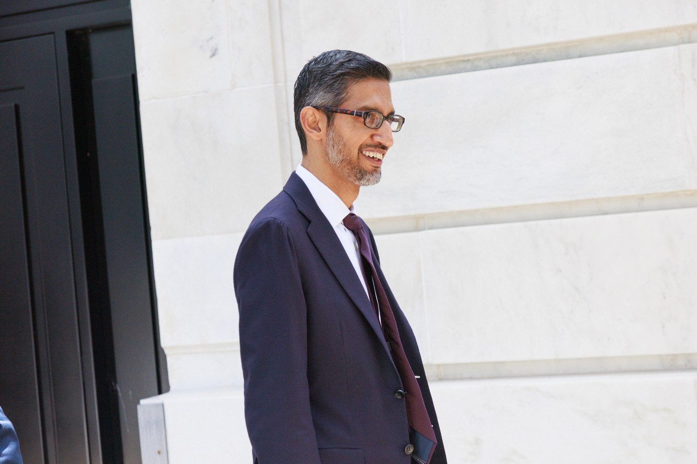 Șeful Google laudă „angajații” care pot lucra „24 de ore din 24, 7 zile din 7”: „Activitatea continuă fără întrerupere”